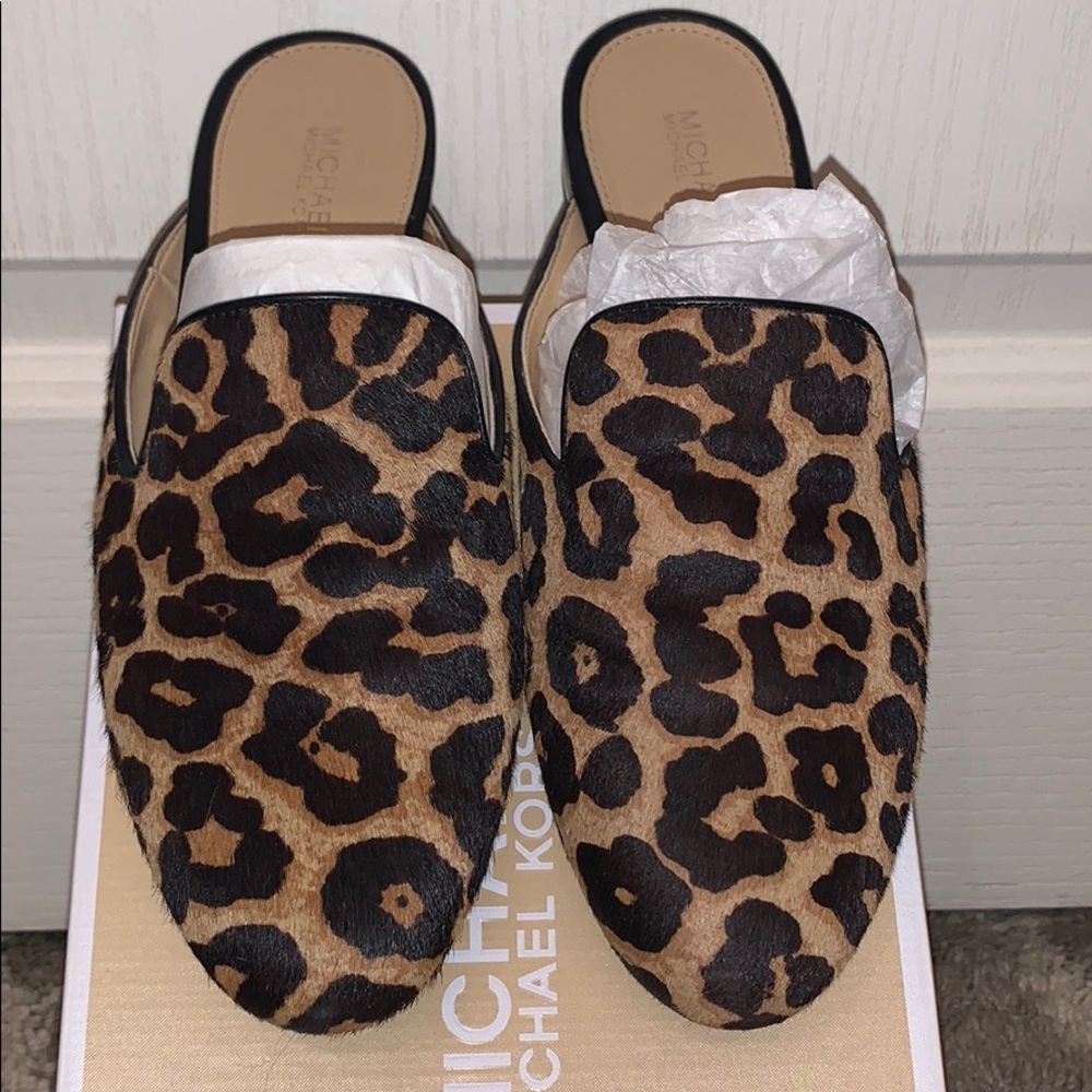 EUC‼️ Michael Kors Natasha leopard calf hair slide